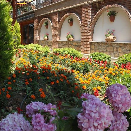 Hotel Azmakhan Акиака Екстериор снимка