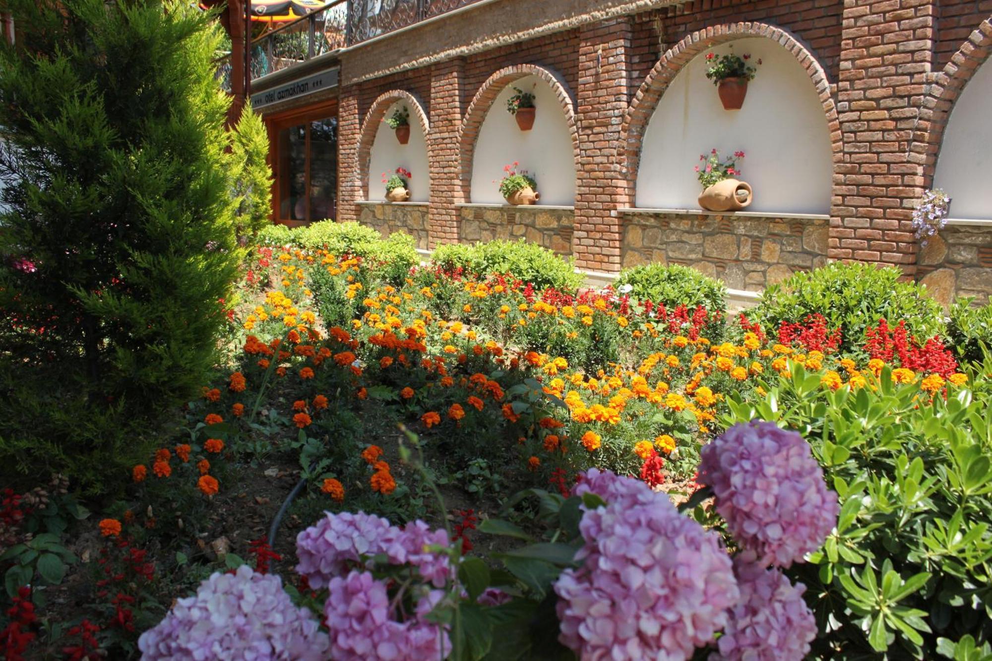 Hotel Azmakhan Акиака Екстериор снимка